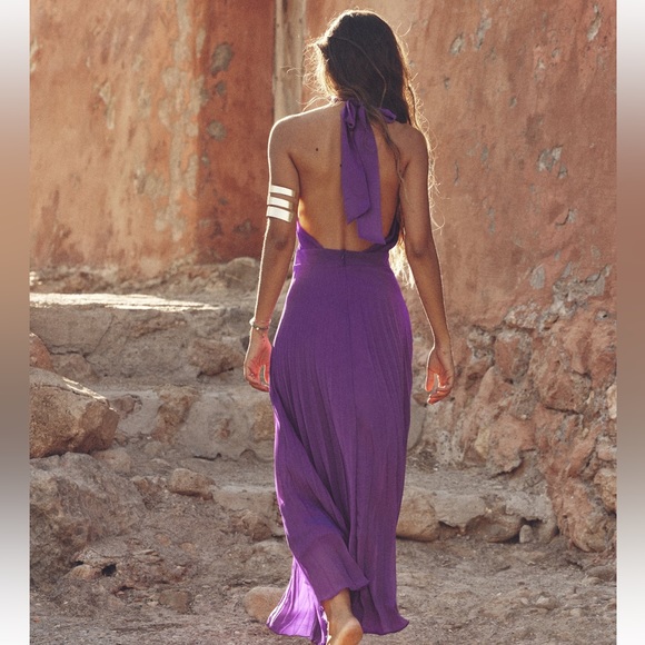 ZARA BLOGGERS FAVORITE CUT OUT PLEATED MIDI DRESS - Picture 7 of 11